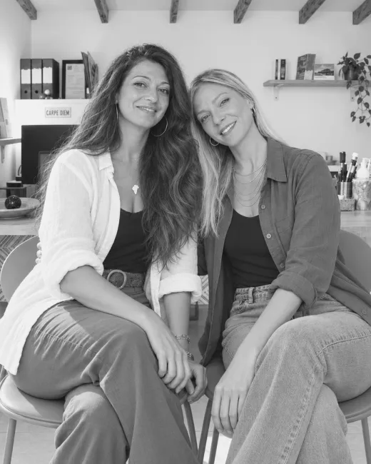Vanessa e Giulia oggi, nel loro ufficio a Genzano di Roma