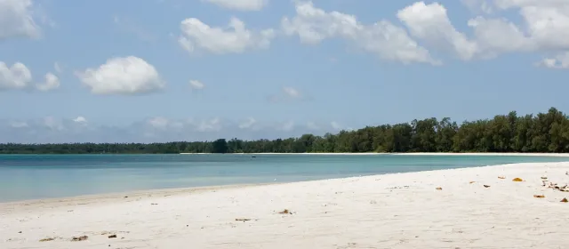 Spiaggia bianca deserta e laguna di Pemba