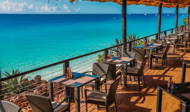 Ristorante in terrazza sull'oceano al Royal Zanzibar Beach Resort, Nungwi