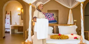 Camera con letto a baldacchino allestita per il turndown, Gold Zanzibar