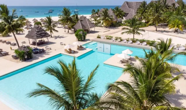 Vista aerea delle piscine e della spiaggia del Gold Zanzibar Beach House & Spa, Kendwa